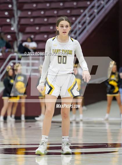 Thumbnail 2 in Huntsville vs. Mt. Pleasant (UIL 5A Regional Semifinal Playoff) photogallery.