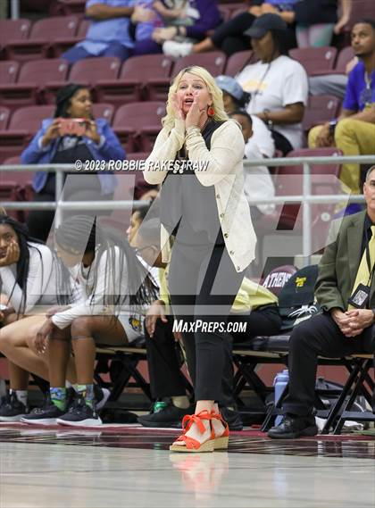 Thumbnail 2 in Huntsville vs. Mt. Pleasant (UIL 5A Regional Semifinal Playoff) photogallery.