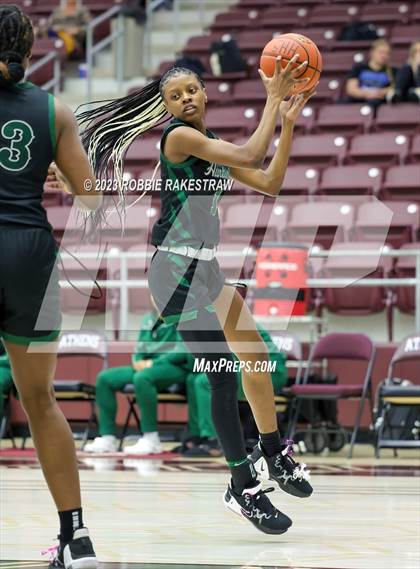 Thumbnail 1 in Huntsville vs. Mt. Pleasant (UIL 5A Regional Semifinal Playoff) photogallery.