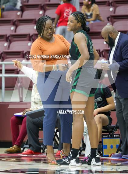Thumbnail 2 in Huntsville vs. Mt. Pleasant (UIL 5A Regional Semifinal Playoff) photogallery.