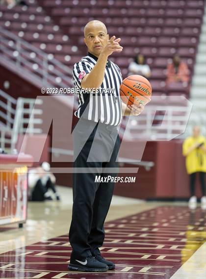 Thumbnail 1 in Huntsville vs. Mt. Pleasant (UIL 5A Regional Semifinal Playoff) photogallery.
