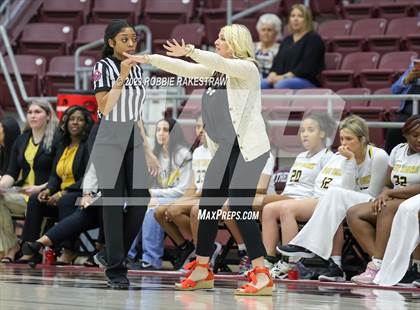 Thumbnail 1 in Huntsville vs. Mt. Pleasant (UIL 5A Regional Semifinal Playoff) photogallery.