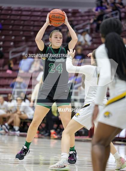Thumbnail 2 in Huntsville vs. Mt. Pleasant (UIL 5A Regional Semifinal Playoff) photogallery.