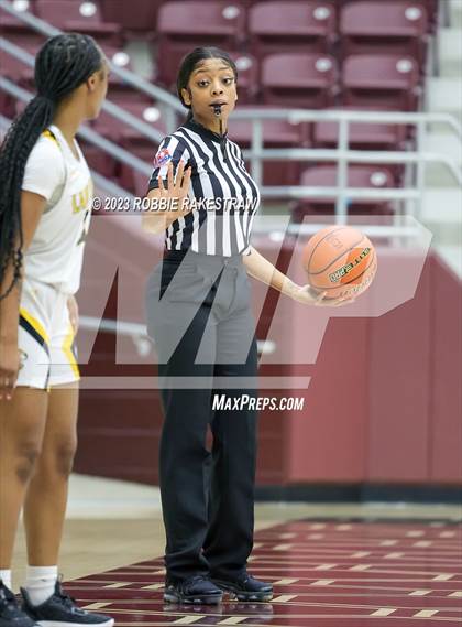 Thumbnail 1 in Huntsville vs. Mt. Pleasant (UIL 5A Regional Semifinal Playoff) photogallery.