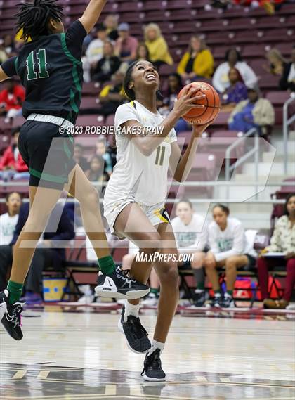 Thumbnail 1 in Huntsville vs. Mt. Pleasant (UIL 5A Regional Semifinal Playoff) photogallery.