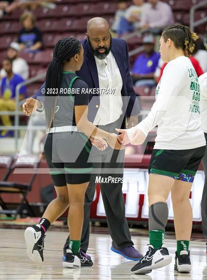Thumbnail 3 in Huntsville vs. Mt. Pleasant (UIL 5A Regional Semifinal Playoff) photogallery.