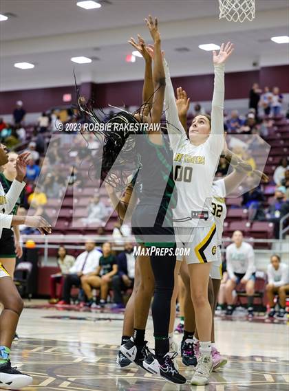 Thumbnail 3 in Huntsville vs. Mt. Pleasant (UIL 5A Regional Semifinal Playoff) photogallery.