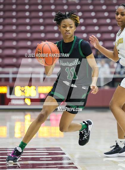 Thumbnail 1 in Huntsville vs. Mt. Pleasant (UIL 5A Regional Semifinal Playoff) photogallery.