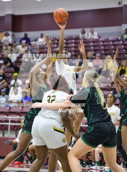 Thumbnail 3 in Huntsville vs. Mt. Pleasant (UIL 5A Regional Semifinal Playoff) photogallery.
