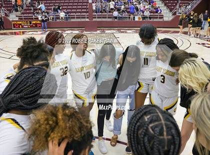 Thumbnail 3 in Huntsville vs. Mt. Pleasant (UIL 5A Regional Semifinal Playoff) photogallery.