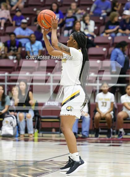 Thumbnail 2 in Huntsville vs. Mt. Pleasant (UIL 5A Regional Semifinal Playoff) photogallery.