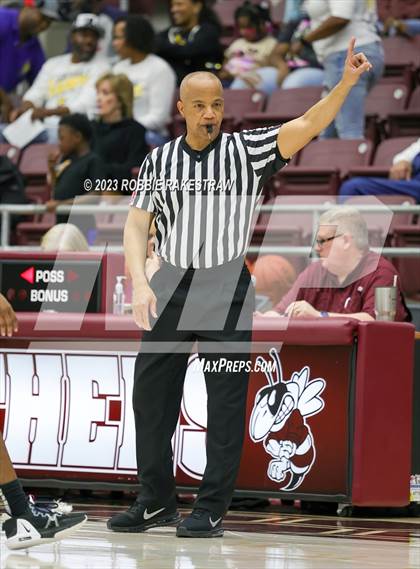 Thumbnail 1 in Huntsville vs. Mt. Pleasant (UIL 5A Regional Semifinal Playoff) photogallery.