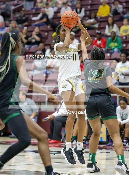 Thumbnail 1 in Huntsville vs. Mt. Pleasant (UIL 5A Regional Semifinal Playoff) photogallery.