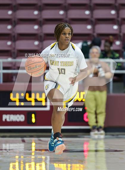 Thumbnail 2 in Huntsville vs. Mt. Pleasant (UIL 5A Regional Semifinal Playoff) photogallery.