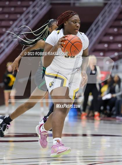 Thumbnail 3 in Huntsville vs. Mt. Pleasant (UIL 5A Regional Semifinal Playoff) photogallery.
