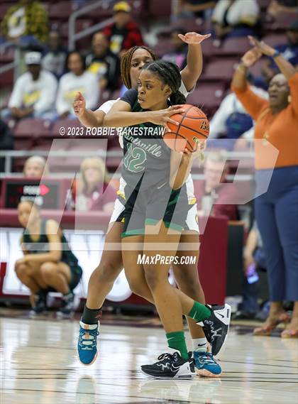 Thumbnail 3 in Huntsville vs. Mt. Pleasant (UIL 5A Regional Semifinal Playoff) photogallery.