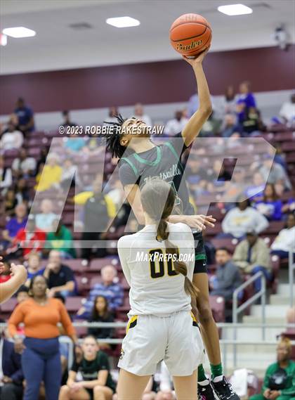 Thumbnail 1 in Huntsville vs. Mt. Pleasant (UIL 5A Regional Semifinal Playoff) photogallery.