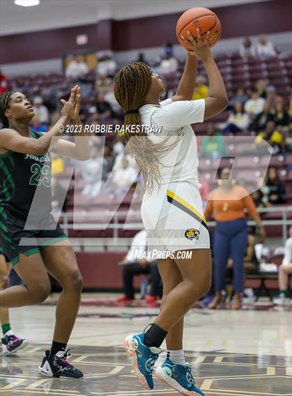 Thumbnail 2 in Huntsville vs. Mt. Pleasant (UIL 5A Regional Semifinal Playoff) photogallery.