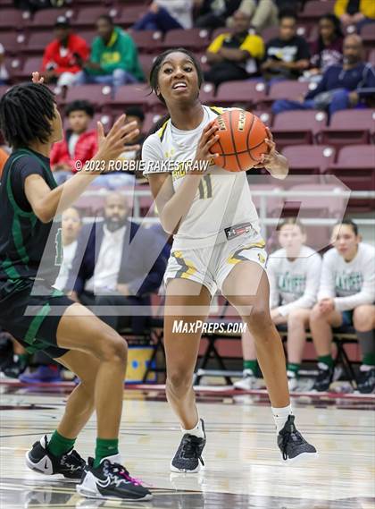 Thumbnail 2 in Huntsville vs. Mt. Pleasant (UIL 5A Regional Semifinal Playoff) photogallery.