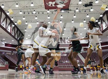 Thumbnail 1 in Huntsville vs. Mt. Pleasant (UIL 5A Regional Semifinal Playoff) photogallery.