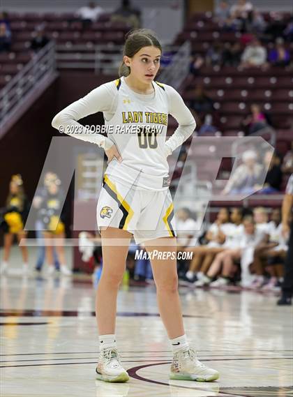Thumbnail 1 in Huntsville vs. Mt. Pleasant (UIL 5A Regional Semifinal Playoff) photogallery.