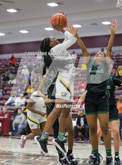 Thumbnail 1 in Huntsville vs. Mt. Pleasant (UIL 5A Regional Semifinal Playoff) photogallery.