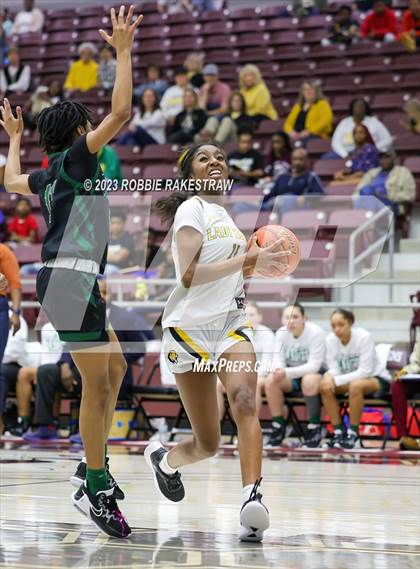 Thumbnail 3 in Huntsville vs. Mt. Pleasant (UIL 5A Regional Semifinal Playoff) photogallery.