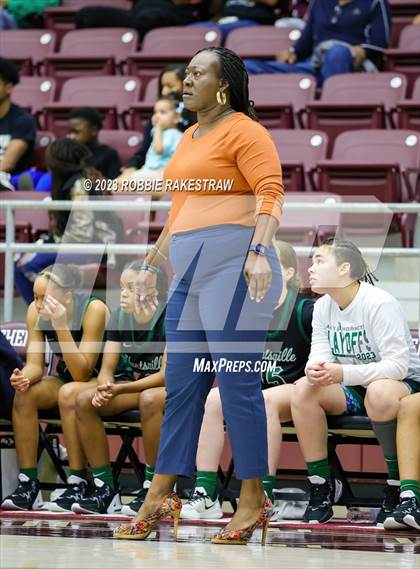 Thumbnail 3 in Huntsville vs. Mt. Pleasant (UIL 5A Regional Semifinal Playoff) photogallery.