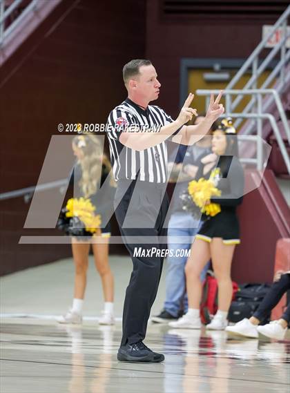 Thumbnail 1 in Huntsville vs. Mt. Pleasant (UIL 5A Regional Semifinal Playoff) photogallery.