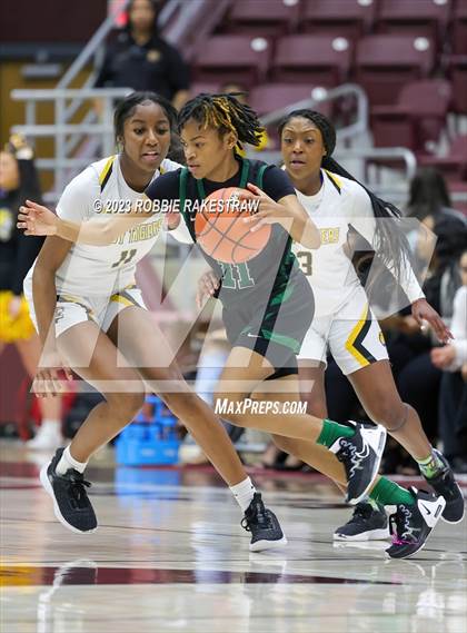 Thumbnail 2 in Huntsville vs. Mt. Pleasant (UIL 5A Regional Semifinal Playoff) photogallery.