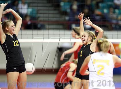 Thumbnail 3 in Caliche vs. Otis (CHSAA 1A Semifinal) photogallery.