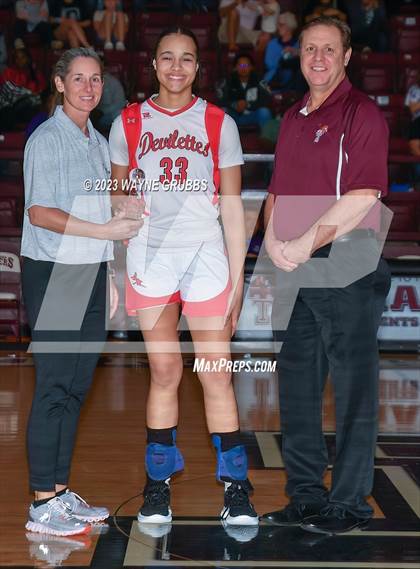 Thumbnail 2 in Neches vs. Huntington (Holiday Hoops Classic) photogallery.