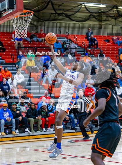 Thumbnail 2 in East St. Louis vs. Mt. Vernon (IHSA 3A Sectional Semifinals) photogallery.