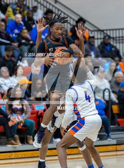 Thumbnail 3 in East St. Louis vs. Mt. Vernon (IHSA 3A Sectional Semifinals) photogallery.