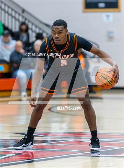 Thumbnail 3 in East St. Louis vs. Mt. Vernon (IHSA 3A Sectional Semifinals) photogallery.