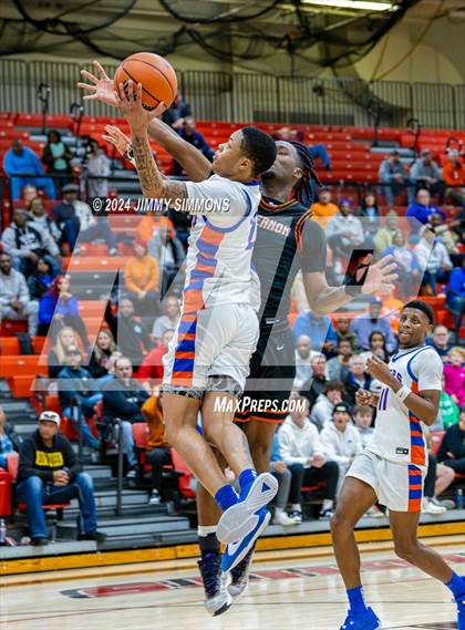 Thumbnail 1 in East St. Louis vs. Mt. Vernon (IHSA 3A Sectional Semifinals) photogallery.