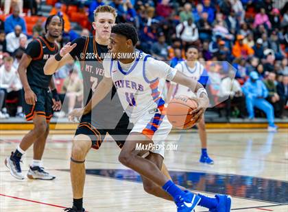 Thumbnail 3 in East St. Louis vs. Mt. Vernon (IHSA 3A Sectional Semifinals) photogallery.