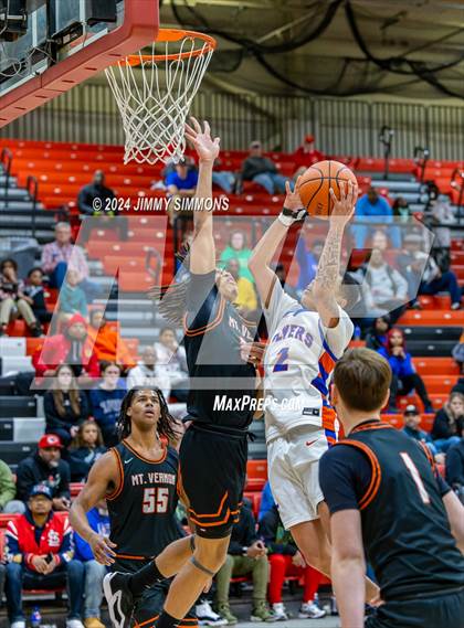 Thumbnail 1 in East St. Louis vs. Mt. Vernon (IHSA 3A Sectional Semifinals) photogallery.
