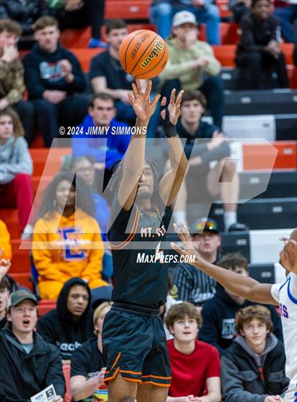 Thumbnail 2 in East St. Louis vs. Mt. Vernon (IHSA 3A Sectional Semifinals) photogallery.