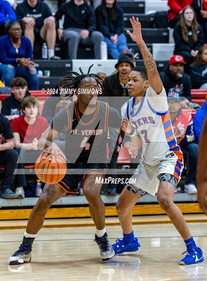 Thumbnail 2 in East St. Louis vs. Mt. Vernon (IHSA 3A Sectional Semifinals) photogallery.