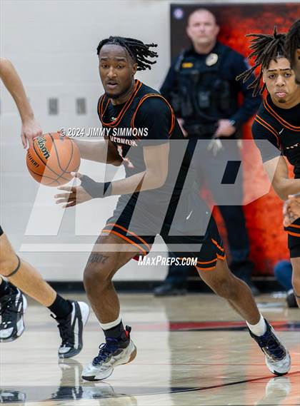 Thumbnail 1 in East St. Louis vs. Mt. Vernon (IHSA 3A Sectional Semifinals) photogallery.