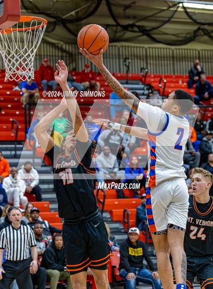 Thumbnail 1 in East St. Louis vs. Mt. Vernon (IHSA 3A Sectional Semifinals) photogallery.