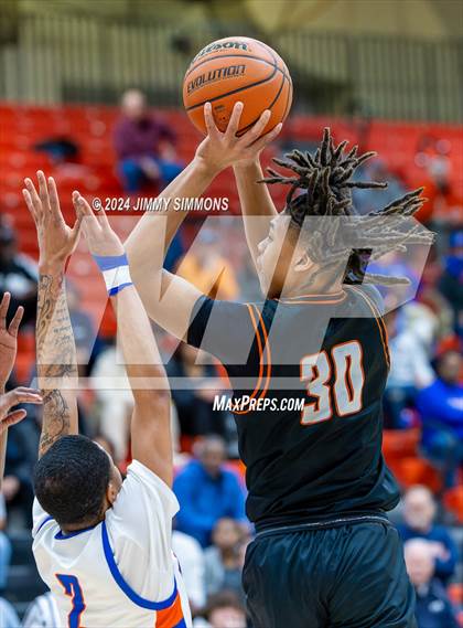 Thumbnail 3 in East St. Louis vs. Mt. Vernon (IHSA 3A Sectional Semifinals) photogallery.