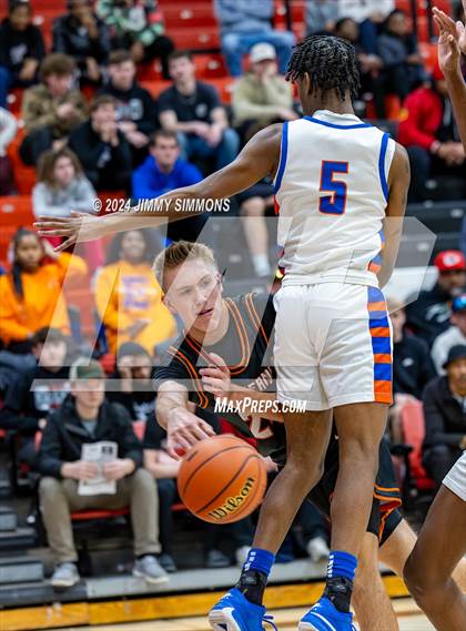Thumbnail 2 in East St. Louis vs. Mt. Vernon (IHSA 3A Sectional Semifinals) photogallery.