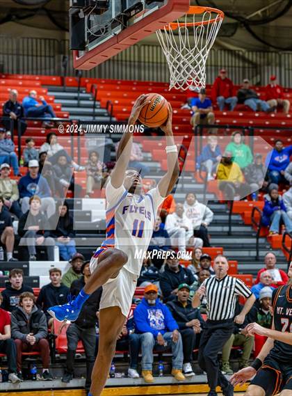 Thumbnail 3 in East St. Louis vs. Mt. Vernon (IHSA 3A Sectional Semifinals) photogallery.
