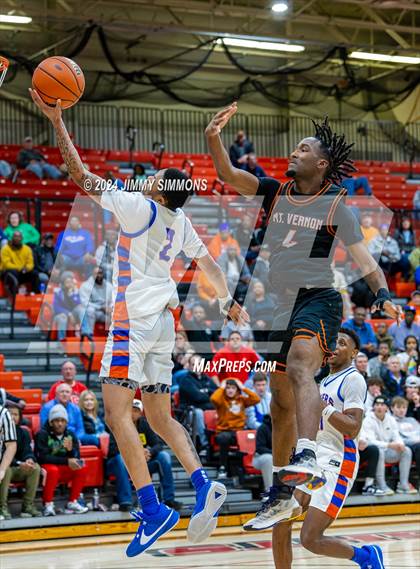 Thumbnail 2 in East St. Louis vs. Mt. Vernon (IHSA 3A Sectional Semifinals) photogallery.
