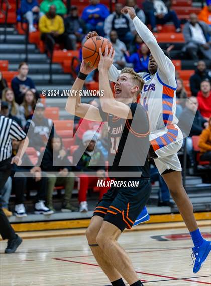 Thumbnail 3 in East St. Louis vs. Mt. Vernon (IHSA 3A Sectional Semifinals) photogallery.