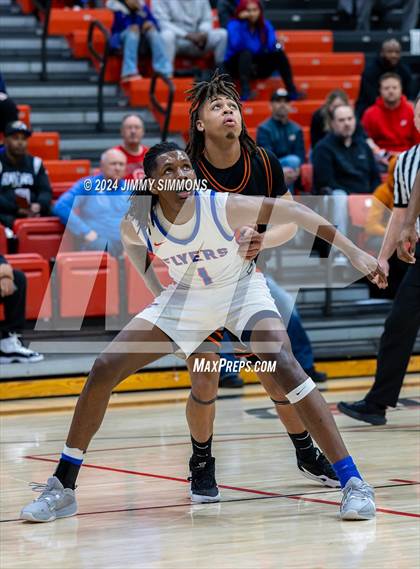 Thumbnail 2 in East St. Louis vs. Mt. Vernon (IHSA 3A Sectional Semifinals) photogallery.
