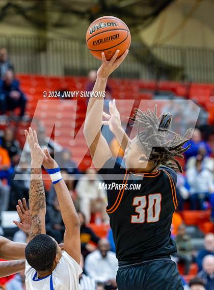 Thumbnail 1 in East St. Louis vs. Mt. Vernon (IHSA 3A Sectional Semifinals) photogallery.