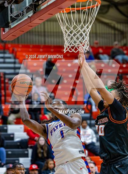 Thumbnail 1 in East St. Louis vs. Mt. Vernon (IHSA 3A Sectional Semifinals) photogallery.
